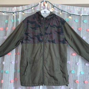 Light weight windbreaker